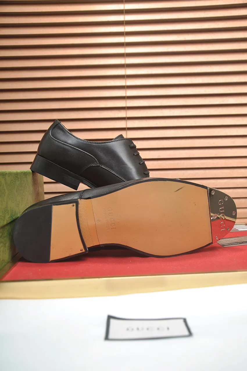 Men's shoes💰660💶 Brand: GUCCI (Gucci) Standard code: Men's code 39/44 (45/46 can be customized) Grade: Same as the official website Original quality Material: Original cowhide Water-dyed cowhide lining Original rubber outsole Style category: Men's fashionable casual leather shoes Distinguished big-name luxury elements top luxury Color: Actual picture